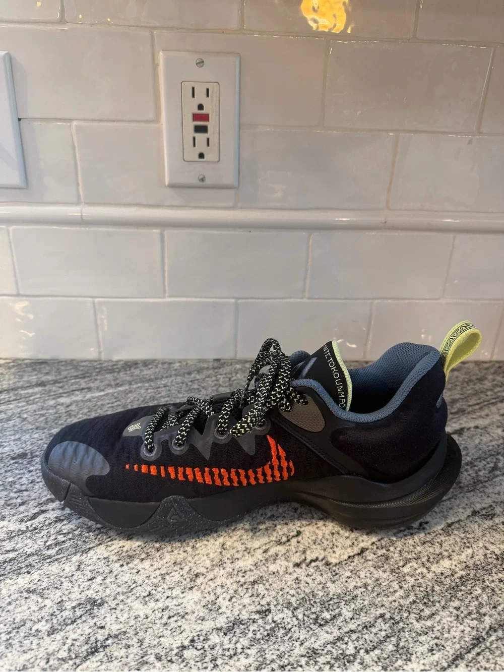 Men’s Nike Giannis Immortality Force Field DH4470-001 Size 8.5